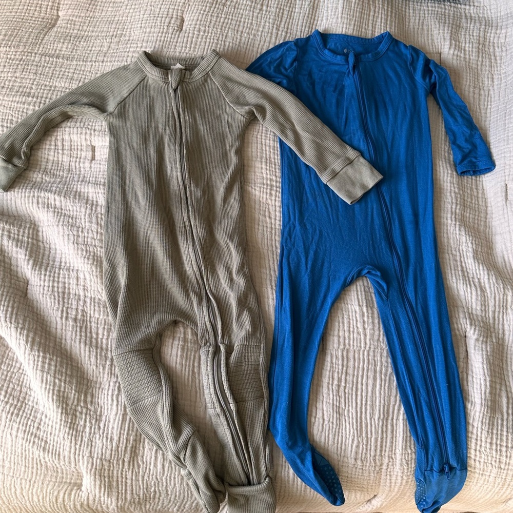 Goumi & kyte baby onesies